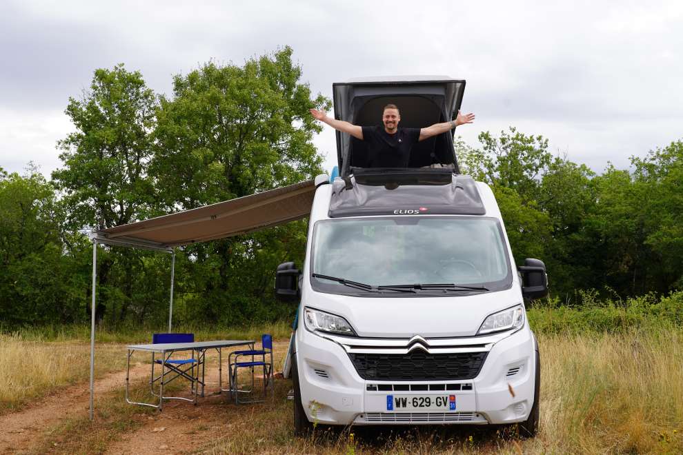 detail gadgets et equipements indispensables pour un voyage en van