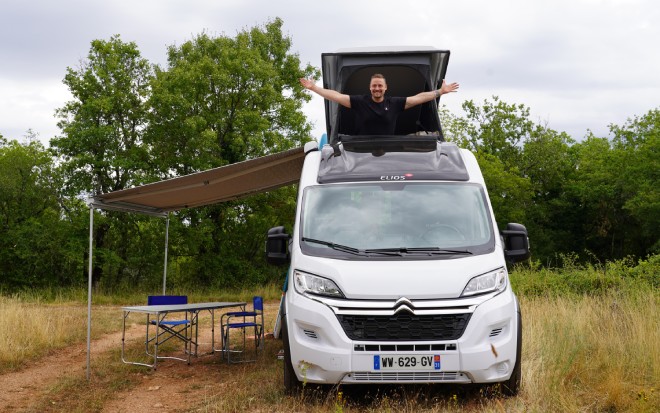 list gadgets et equipements indispensables pour un voyage en van